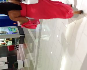 Kövér fekete milf szamár rózsaszín látni a ruhában