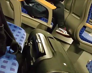 A forró lány maszturbál a cum