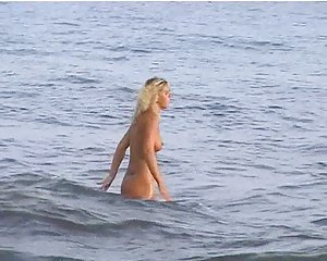 Yvonne meztelenül nyilvános (nyilvános strand)