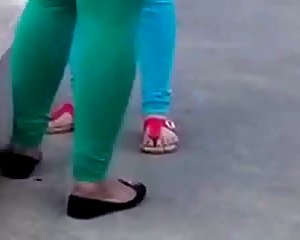 A kollegám reshma villog a combok és a szamár